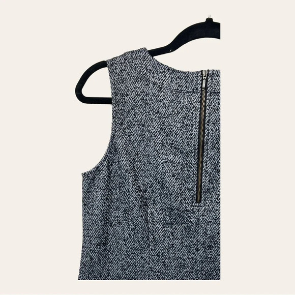 1138. CABI CECE SLEEVELESS TOP BLACK HERRINGBONE TWEED ZIP POCKETS SIZE SMALL - Picture 9 of 10